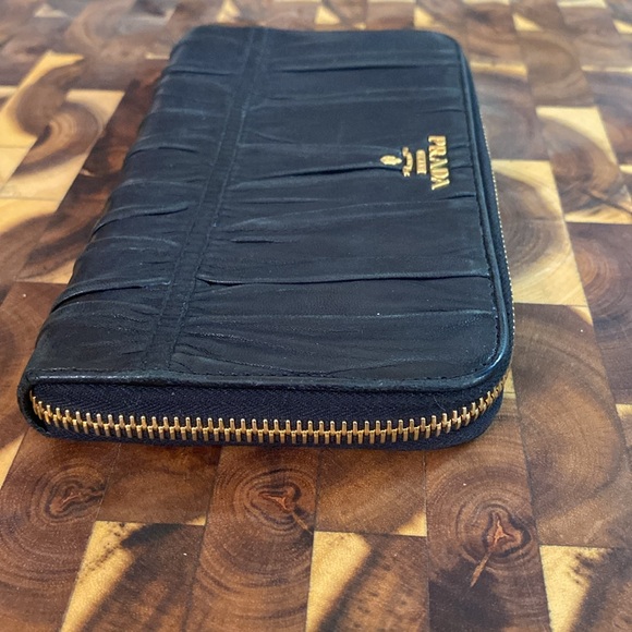 Authentic Prada wallet - Picture 4 of 8